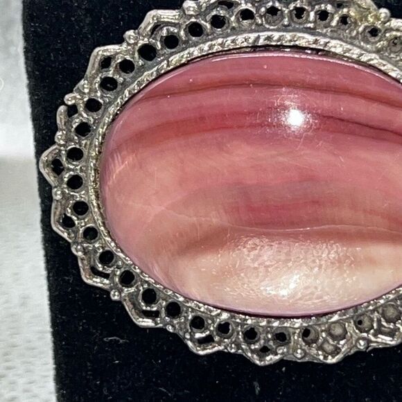 Vintage Pink Synthetic Rhodochrosite Style Brooch Pin Silver Tone Filigree Metal - Picture 4 of 6